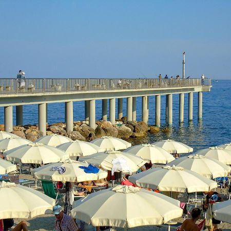 Pietra Home, Posto Auto, Ac ,Wifi, 150Mt Dal Mare Pietra Ligure Bagian luar foto