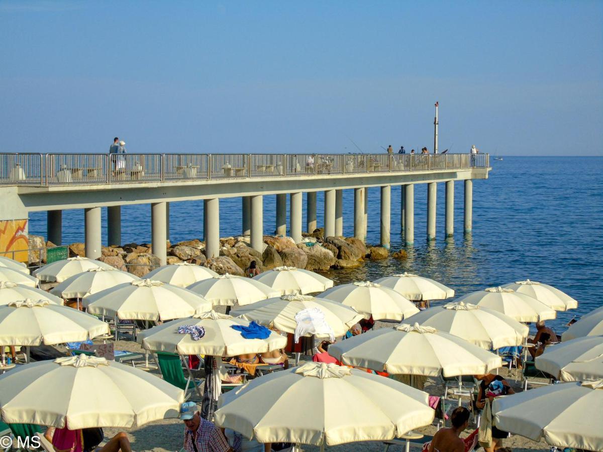 Pietra Home, Posto Auto, Ac ,Wifi, 150Mt Dal Mare Pietra Ligure Bagian luar foto
