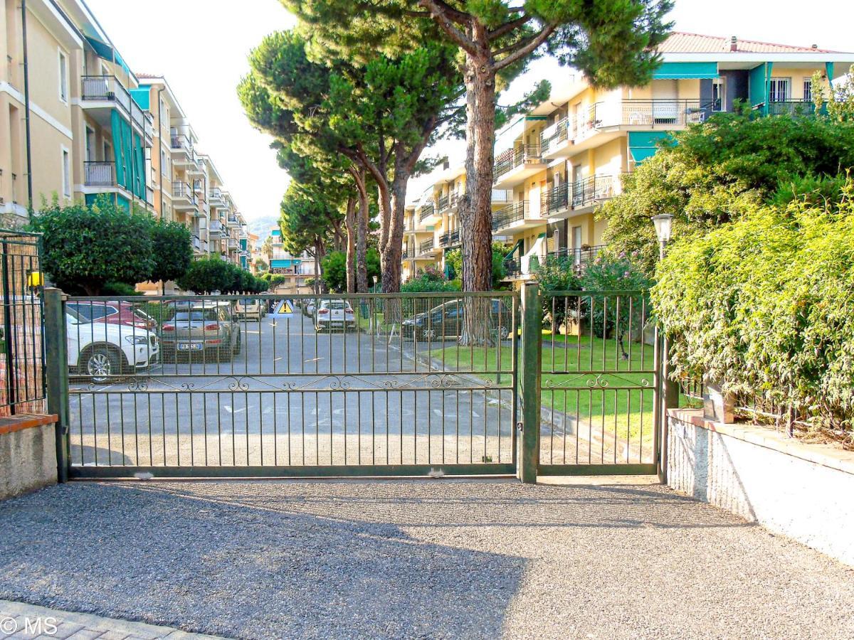 Pietra Home, Posto Auto, Ac ,Wifi, 150Mt Dal Mare Pietra Ligure Bagian luar foto