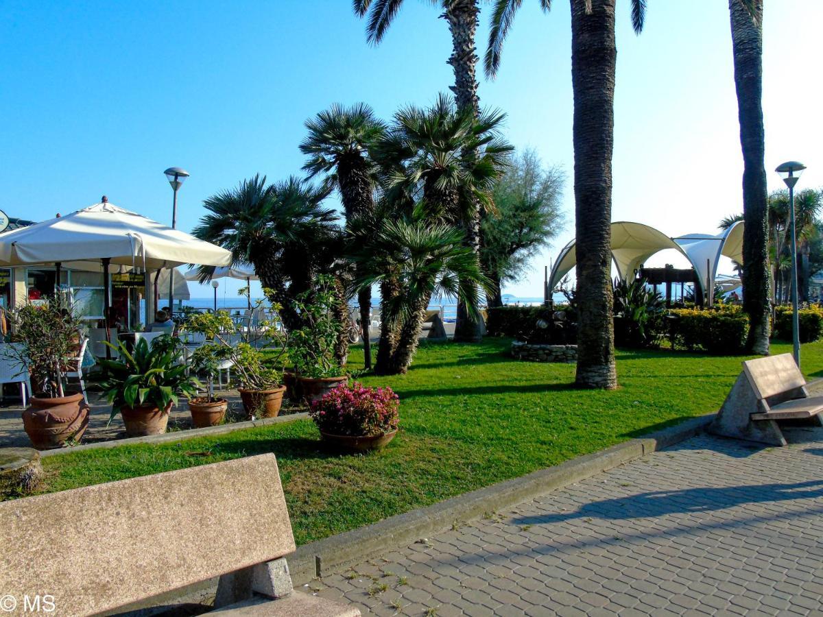 Pietra Home, Posto Auto, Ac ,Wifi, 150Mt Dal Mare Pietra Ligure Bagian luar foto